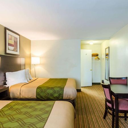 Fairbridge Inn Express Питсфилд Экстерьер фото