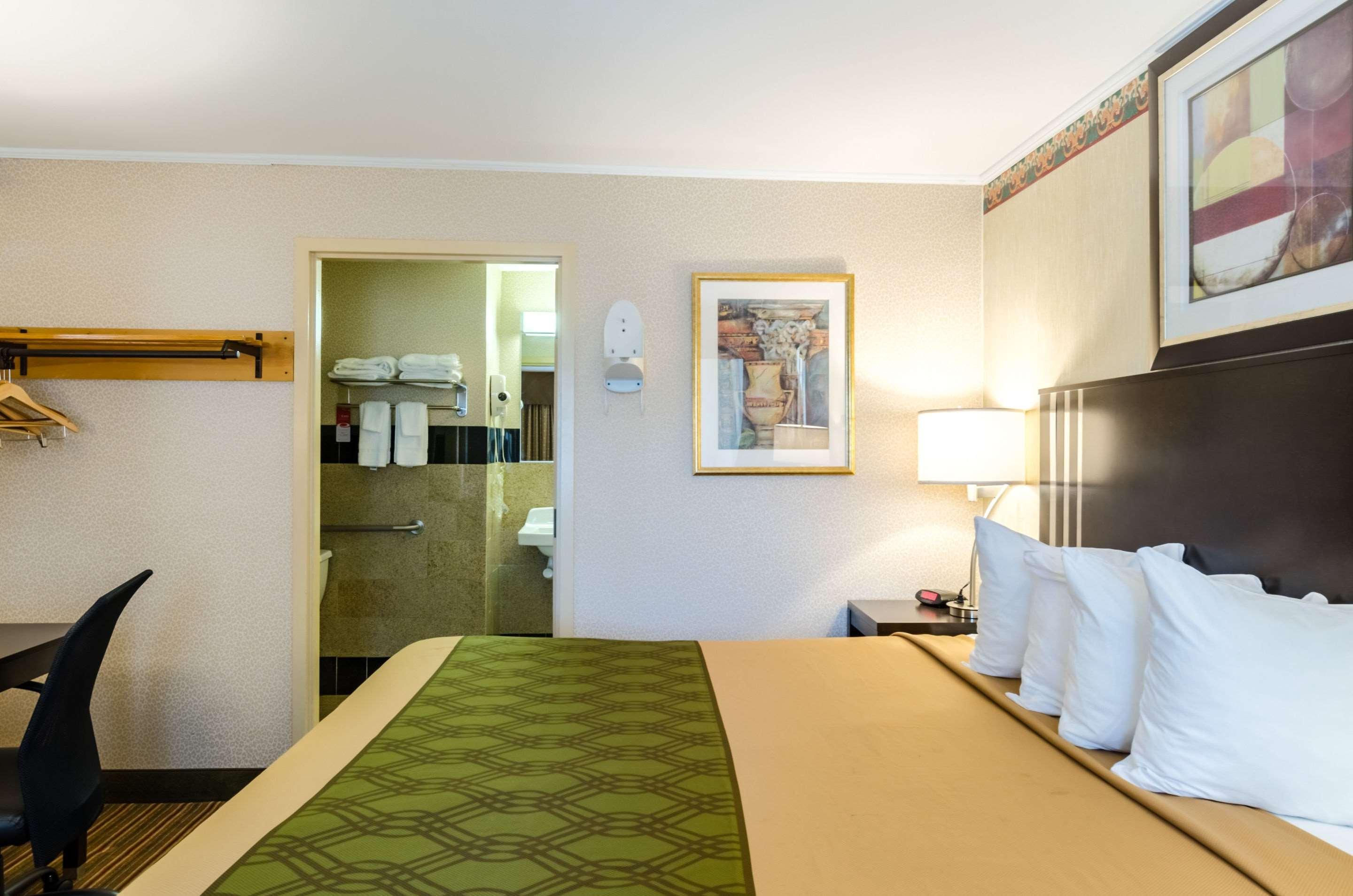 Fairbridge Inn Express Питсфилд Экстерьер фото