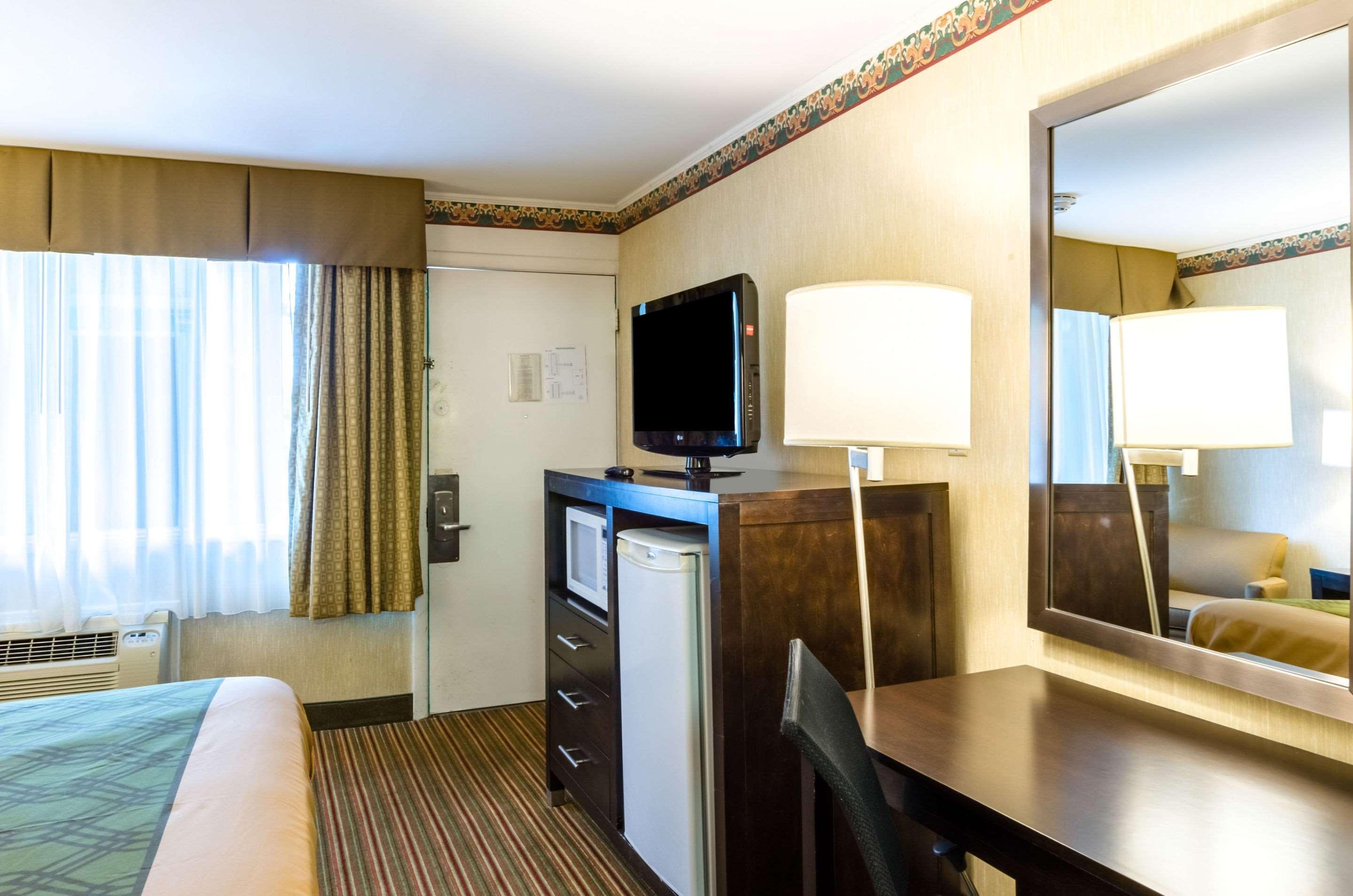 Fairbridge Inn Express Питсфилд Экстерьер фото