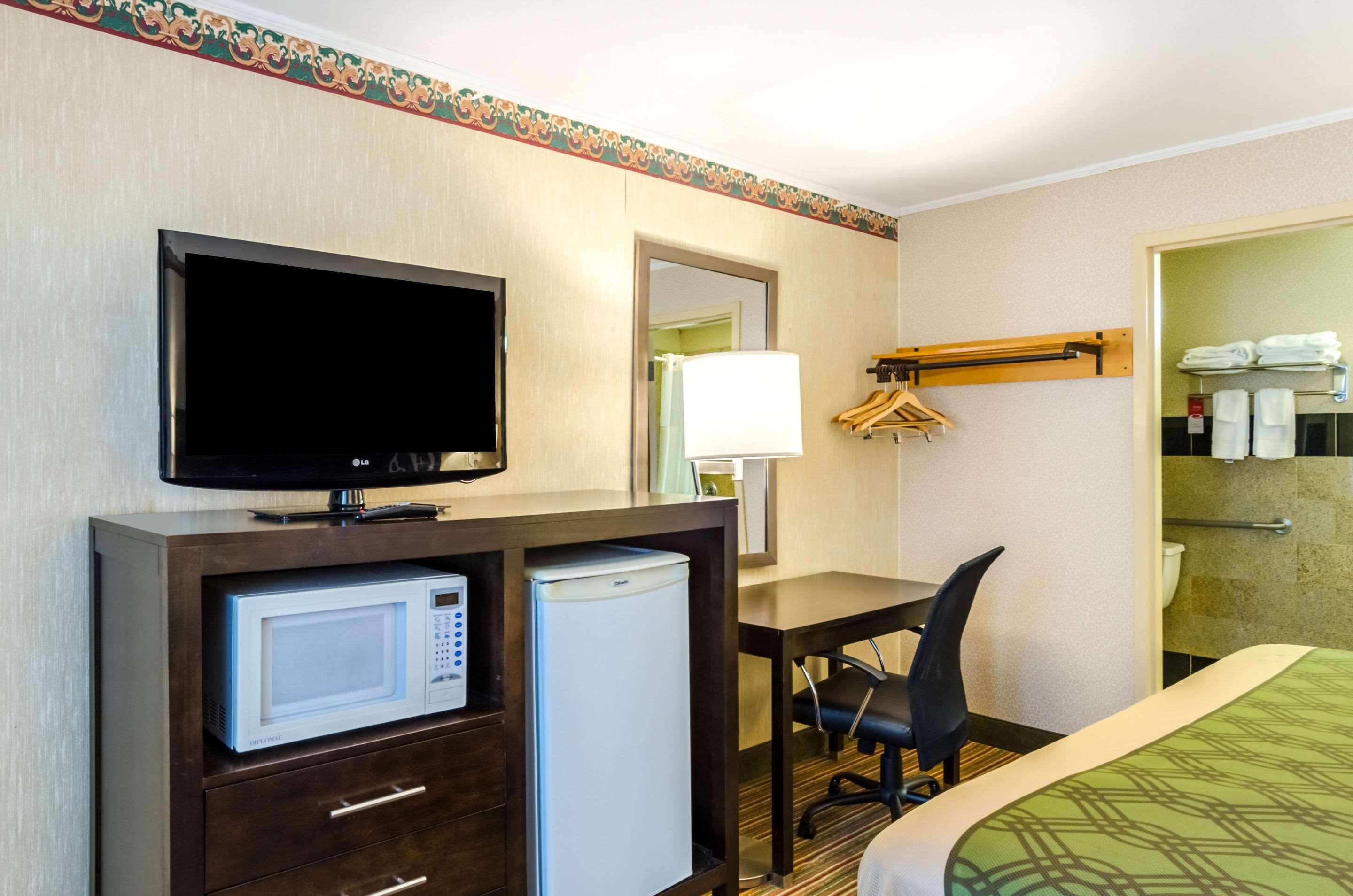 Fairbridge Inn Express Питсфилд Экстерьер фото