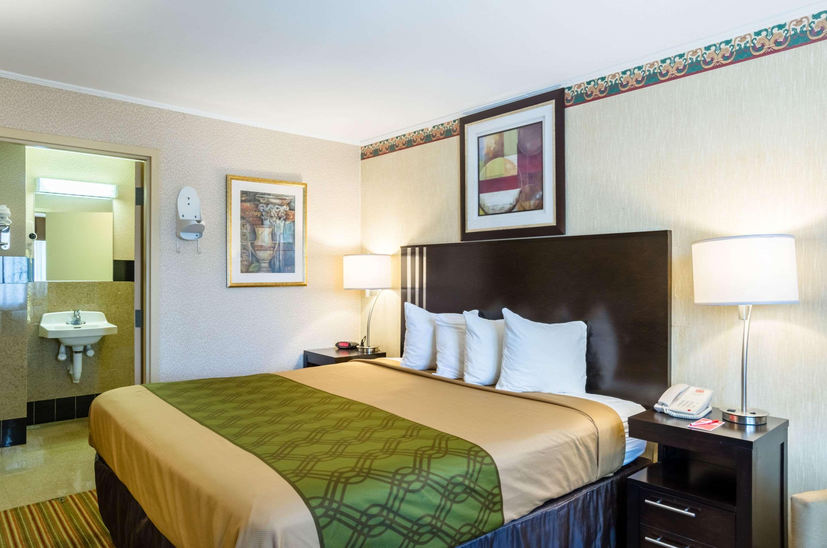 Fairbridge Inn Express Питсфилд Экстерьер фото
