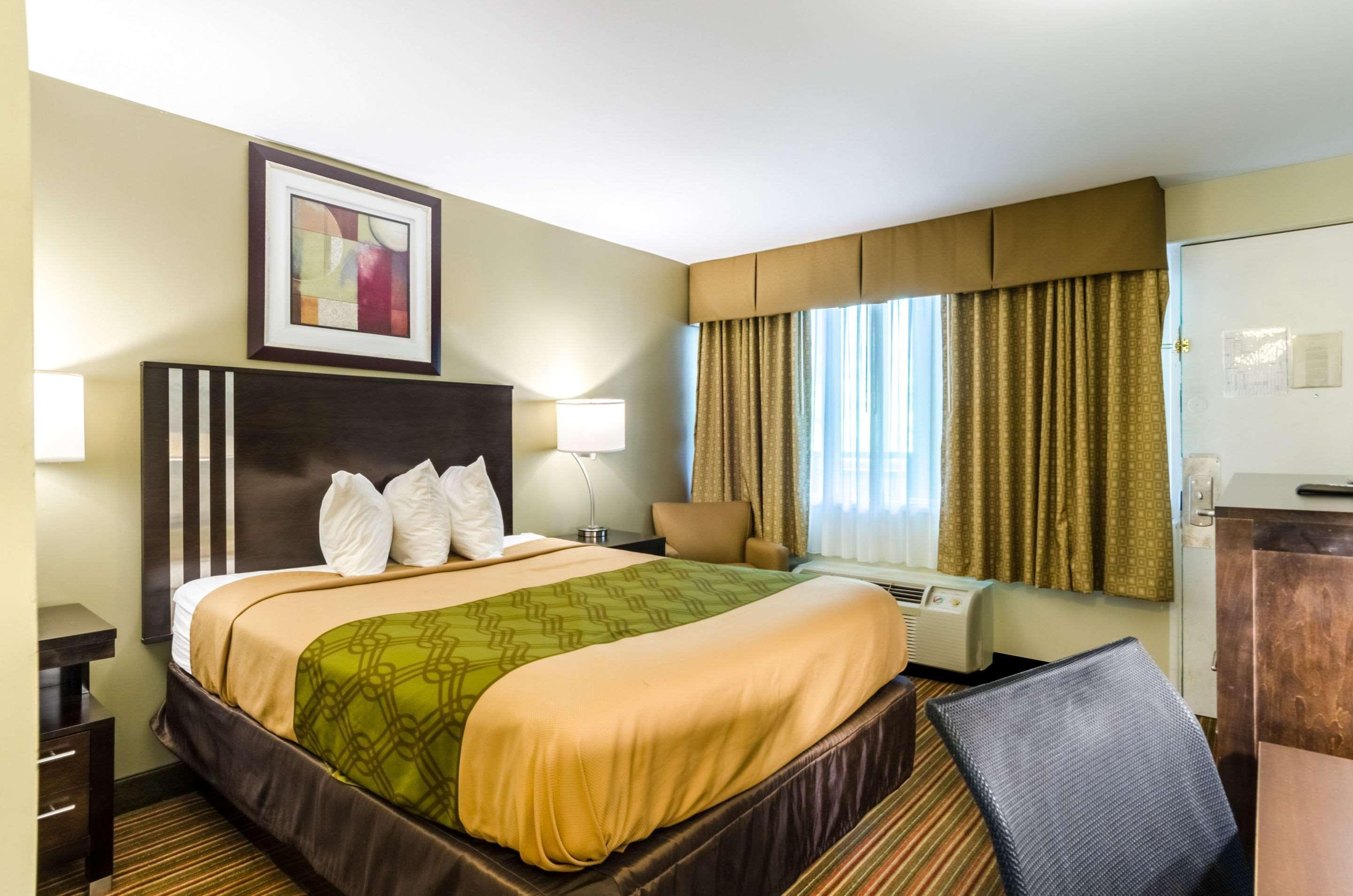 Fairbridge Inn Express Питсфилд Экстерьер фото