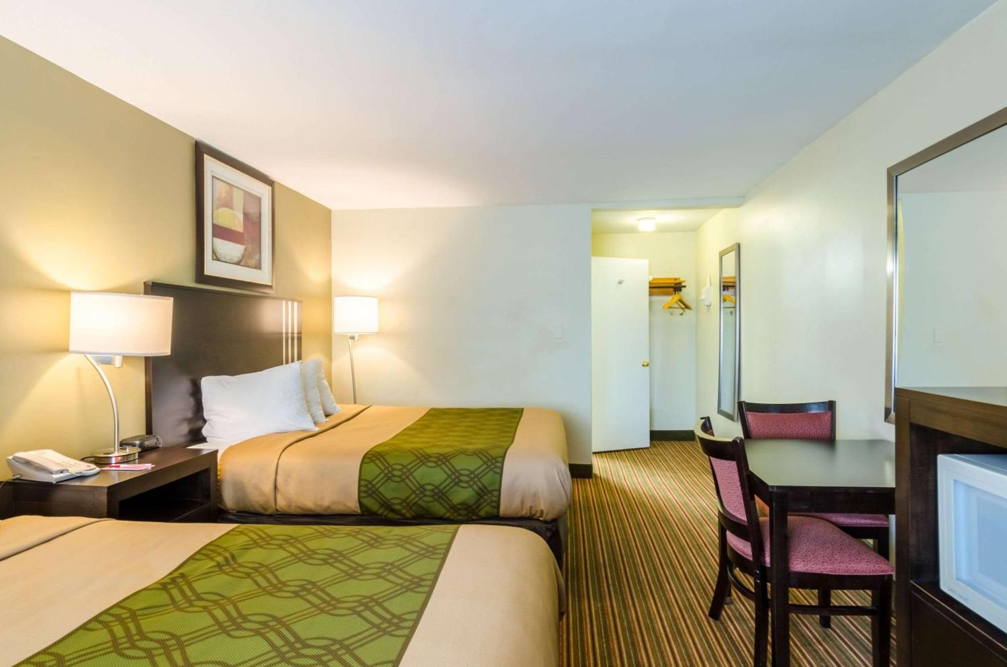 Fairbridge Inn Express Питсфилд Экстерьер фото