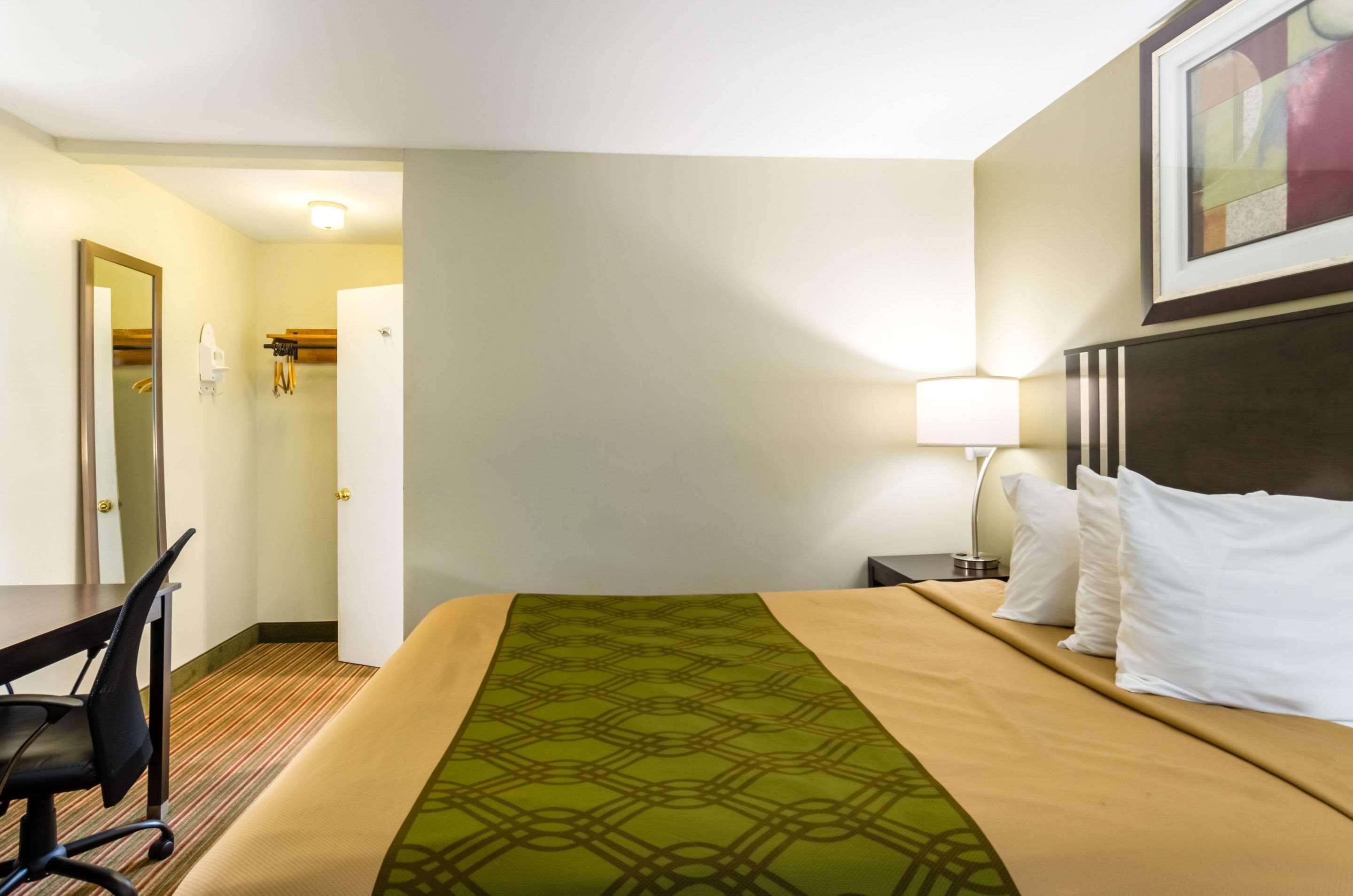 Fairbridge Inn Express Питсфилд Экстерьер фото