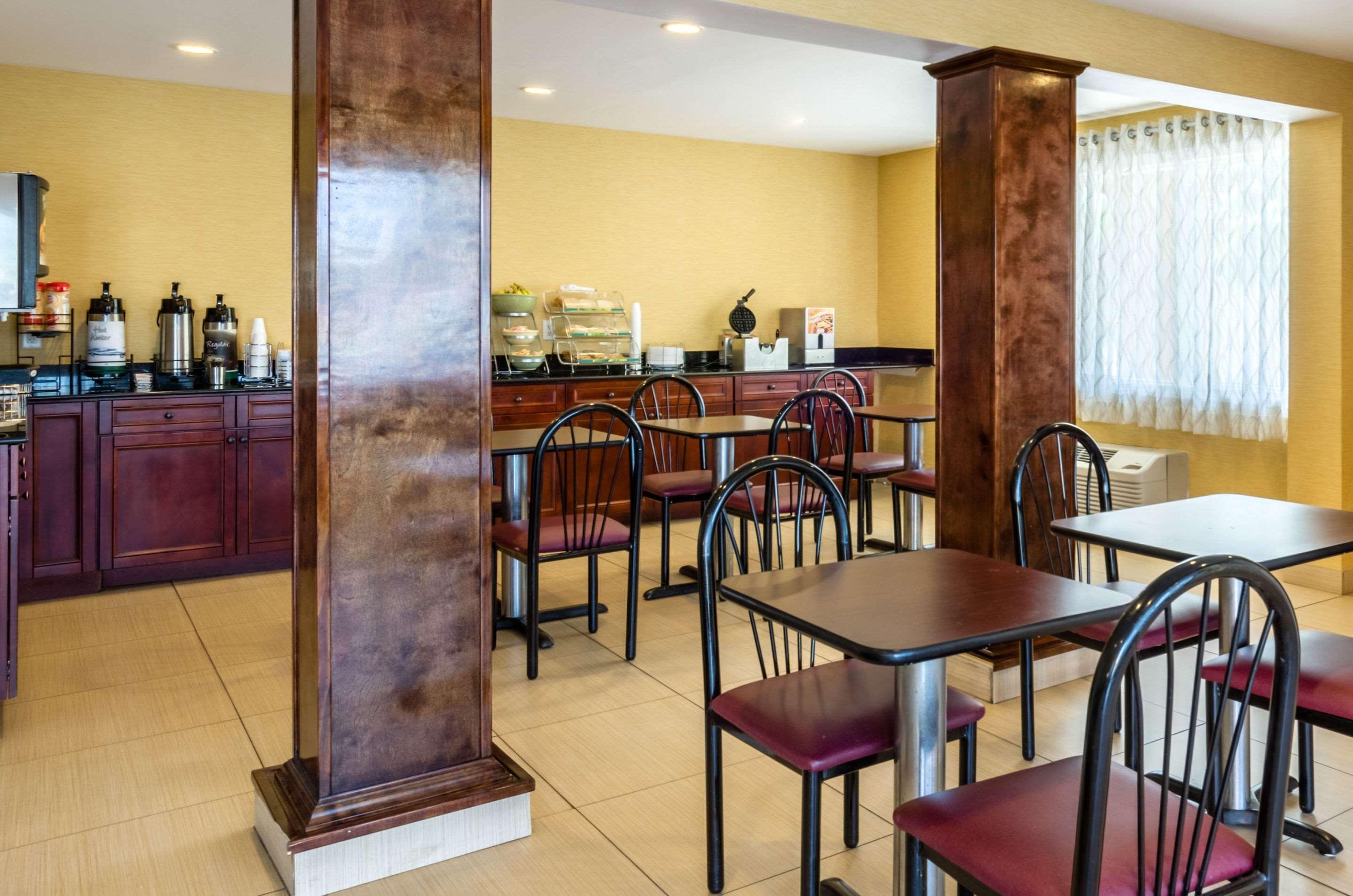 Fairbridge Inn Express Питсфилд Экстерьер фото