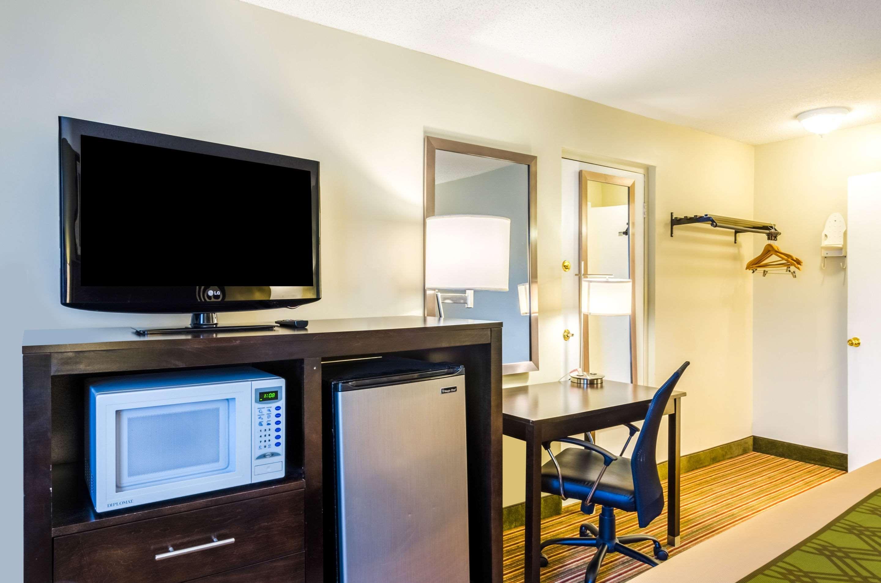 Fairbridge Inn Express Питсфилд Экстерьер фото