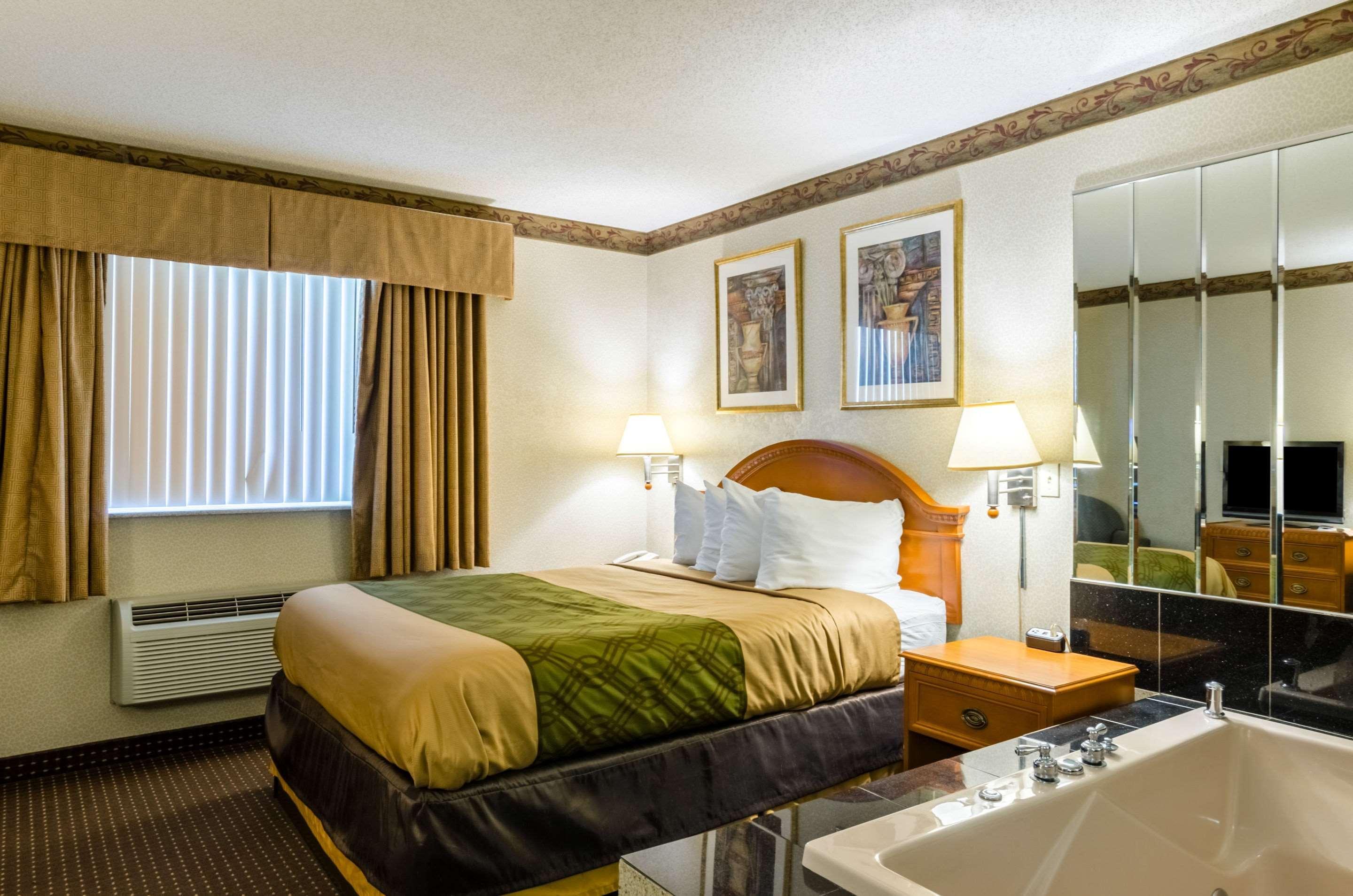 Fairbridge Inn Express Питсфилд Экстерьер фото
