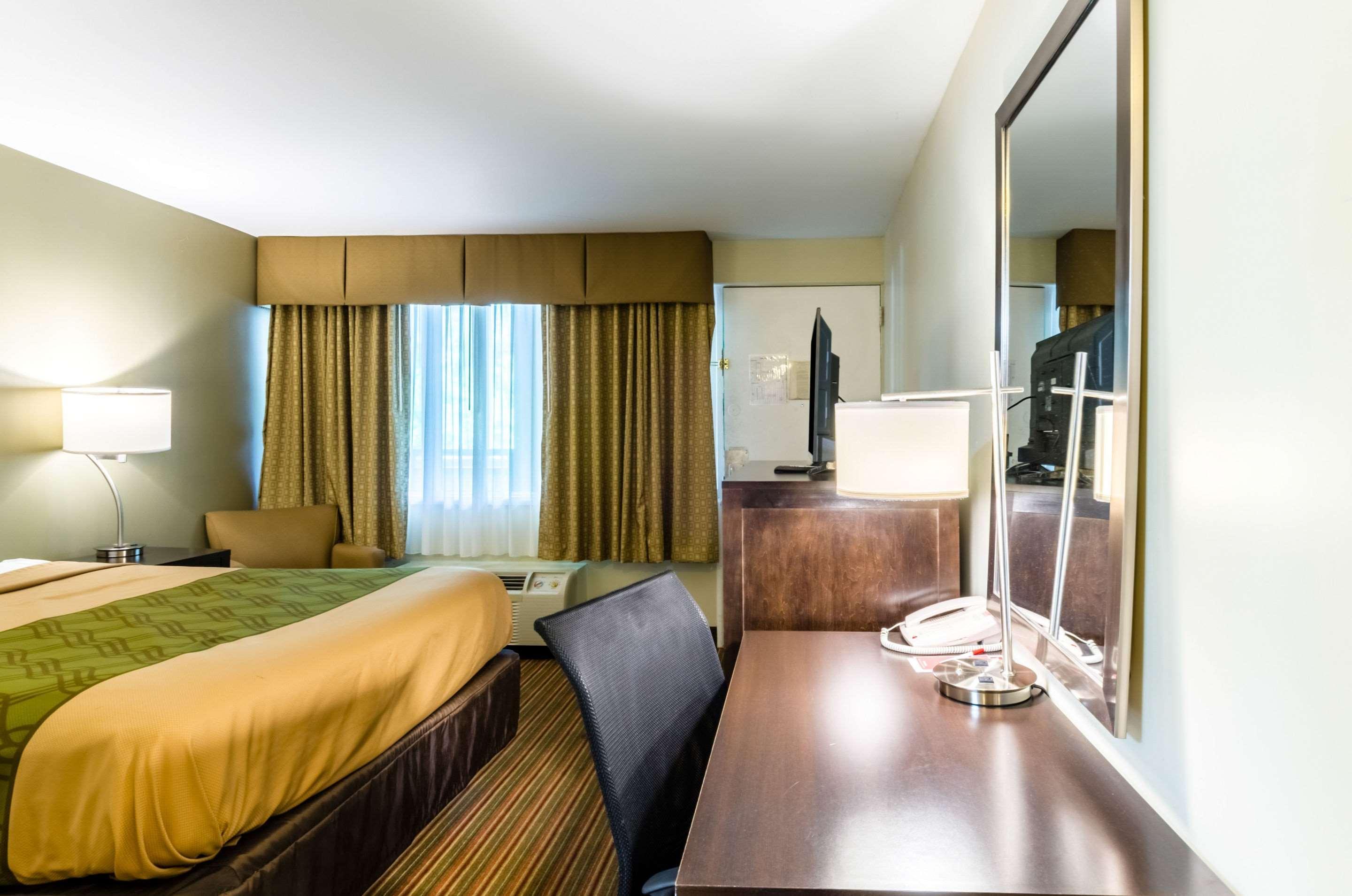 Fairbridge Inn Express Питсфилд Экстерьер фото