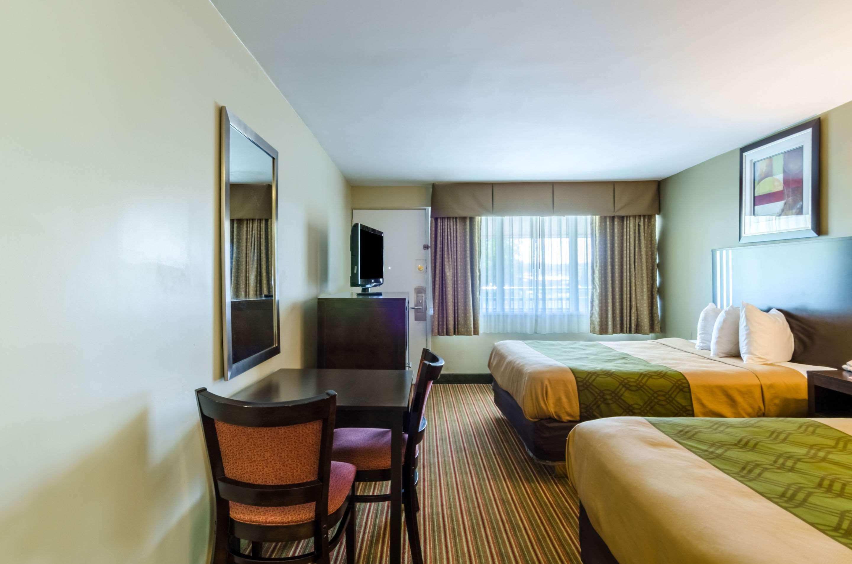 Fairbridge Inn Express Питсфилд Экстерьер фото
